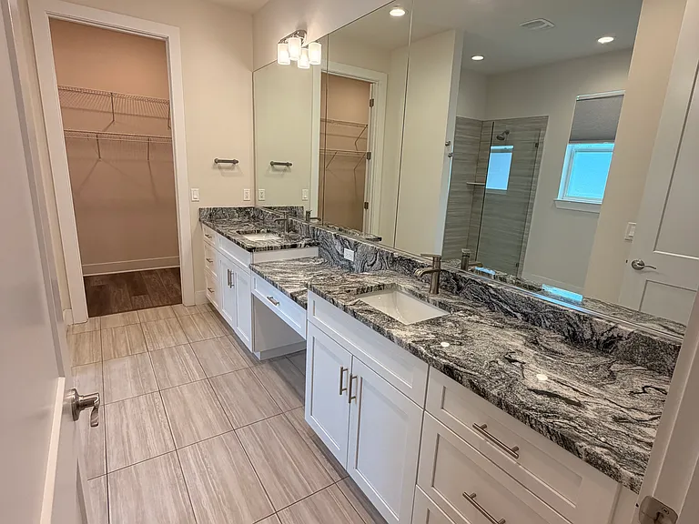 2065 Paragon Cir W — Photo 6