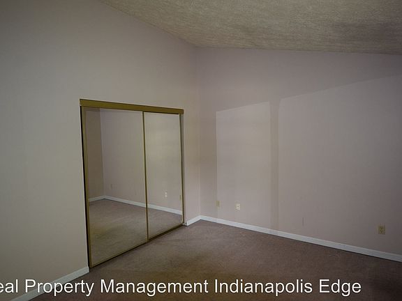 4th image of 581 Holly Ct S