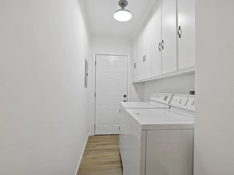 2435 Houston St — Photo 6