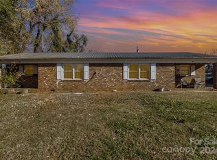 132 27th St NW, Hickory, NC 28601