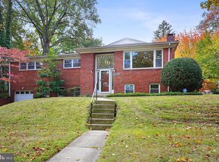 9016 Le Velle Dr, Chevy Chase, MD 20815