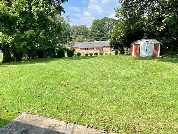 3rd image of 157 Montclair Dr