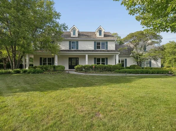 455 Hunter Ln, Lake Forest, IL 60045