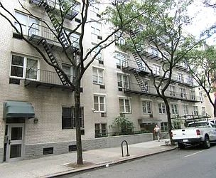 306 West 47th Street in Hell&#39;s Kitchen