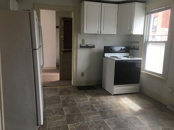4th image of 98 Lawrence St