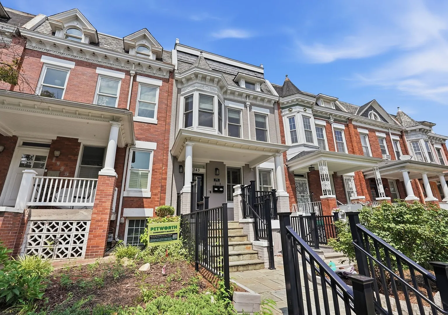 Updated Condo Style Townhome in Columbia Heights! — Photo 2