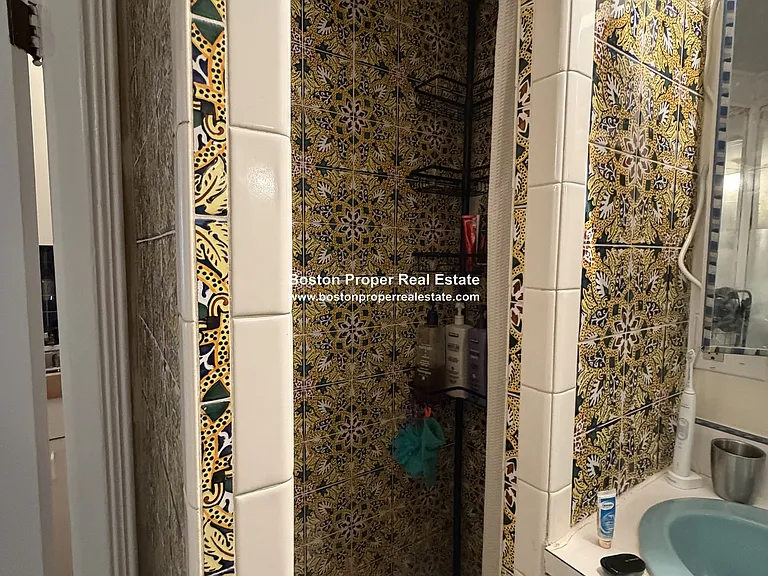 429 Beacon St #1A — Photo 15