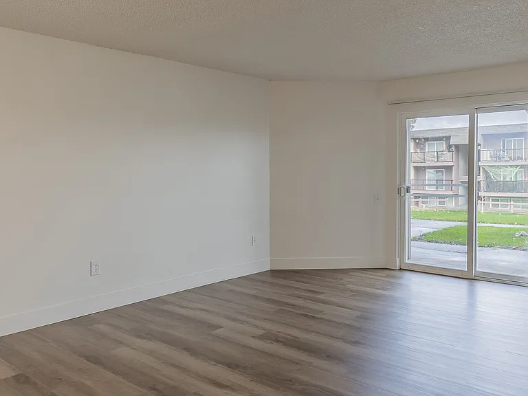 Madera Court Apartments - Troutdale Oregon - Two Bedroom Living Room