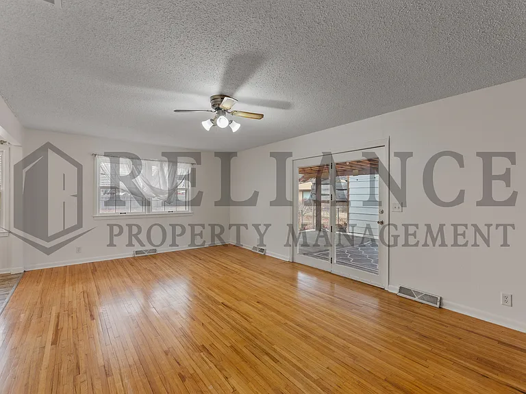 2210 W Columbine Ln — Photo 7