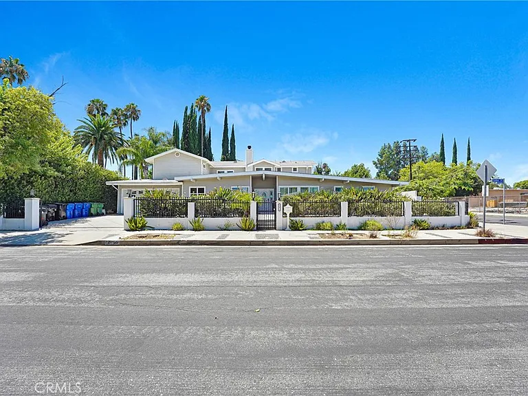 22450 Collins St — Photo 1