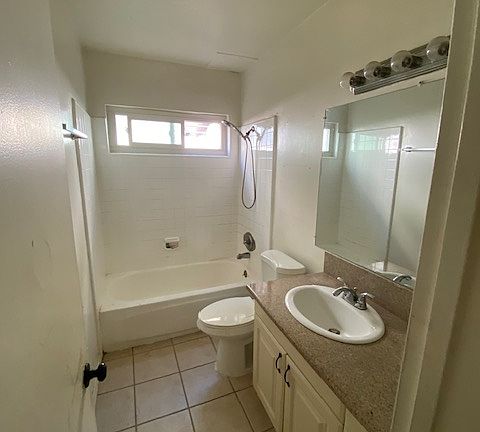 2nd image of 18614 Burbank Blvd APT 2