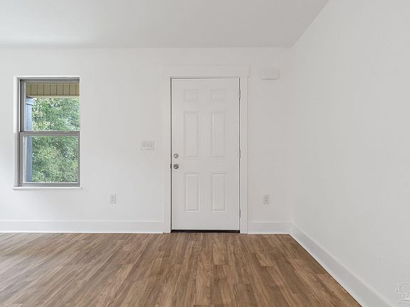 5th image of 979 Kathleen Ave