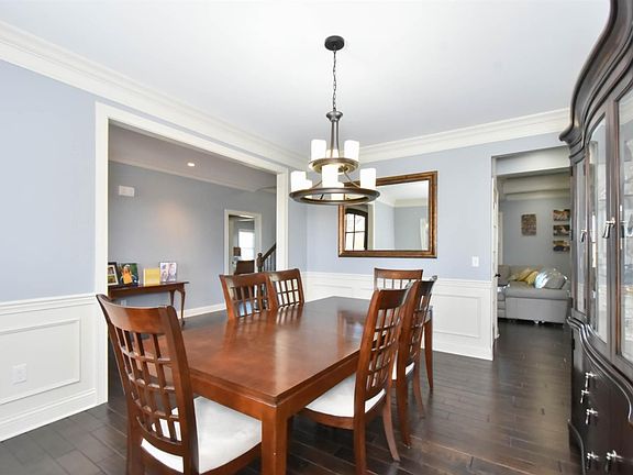 5th image of 728 Sovereign Dr
