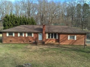 19 Colonial Dr, Lexington, NC 27292