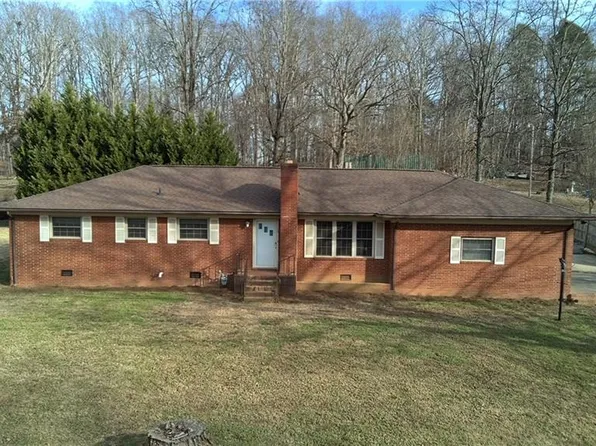 19 Colonial Dr, Lexington, NC 27292