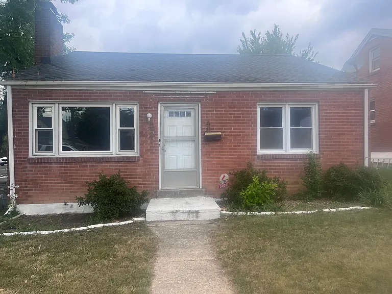 5000 Locust Ln — Photo 2