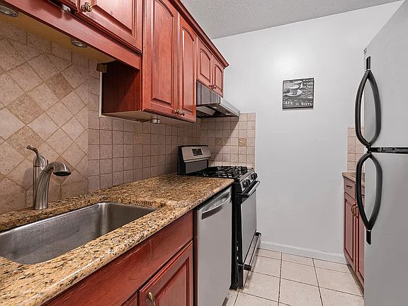 4th image of 345 E 80th St APT 22L