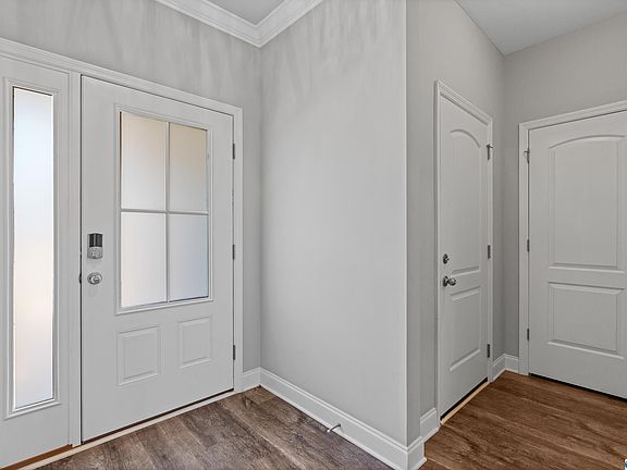 3rd image of 141 Shrewsberry Dr