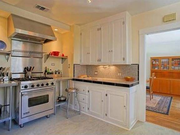 5th image of 2173 Fairfield St