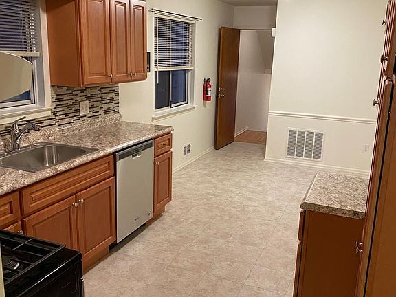 2nd image of 607 Sussex St Floor 1