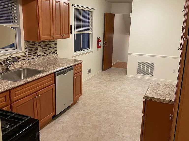 607 Sussex St #1 — Photo 2