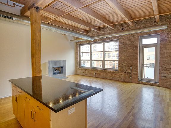 4th image of 333 S Des Plaines St #705