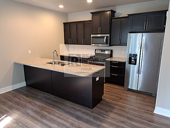 3rd image of 6919 Lennon Ln NE #A