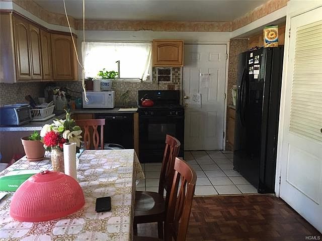 2nd image of 55 Jackson Pl