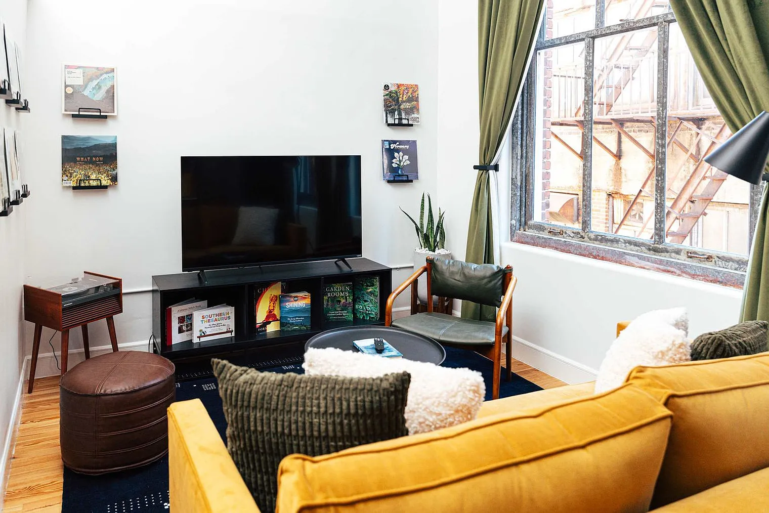 1 bed, 1.0 bath, $2,897 — Photo 2