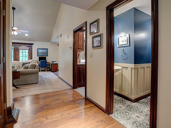 4th image of 866 S Melody Ln