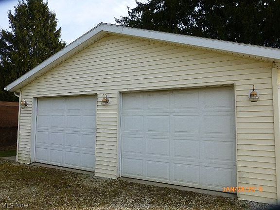 3rd image of 5415 Lesh St