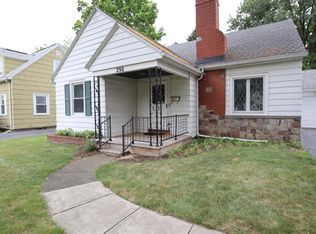 298 Oaklawn Dr, Irondequoit, NY 14617