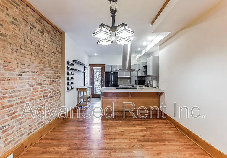 2802 E Fairmount Ave — Photo 13