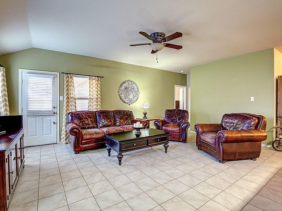 3rd image of 1048 Decker Dr