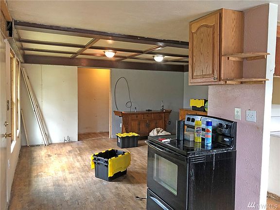 4th image of 818 Polk St S