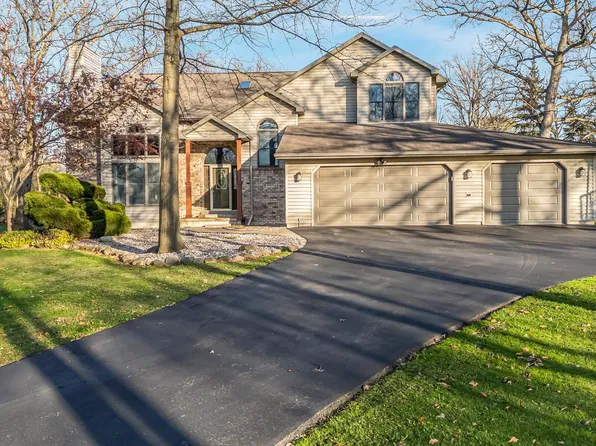 1840 Crown Dr, Oshkosh, WI 54904