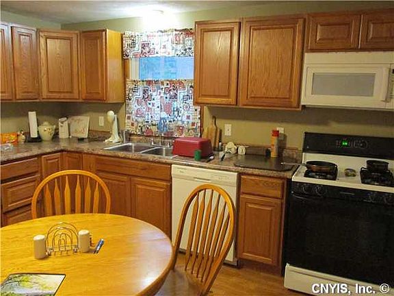 4th image of 111 Mosher St