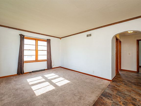 4th image of 719 N 2nd Ave E