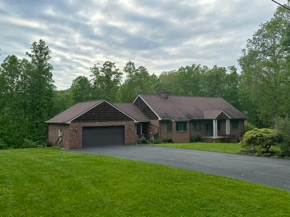 435 Dominick Cir, Summersville, WV 26651
