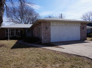 615 N Randall Rd, Aurora, IL 60506