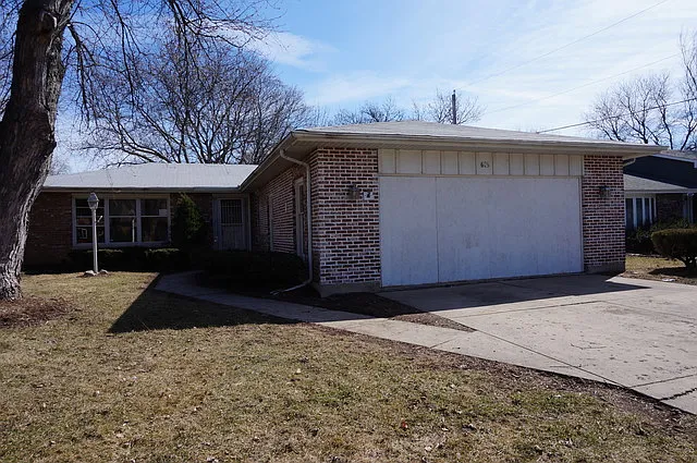 615 N Randall Rd photo 1