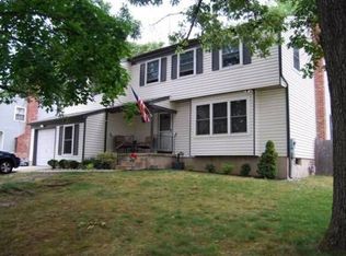 12 Doe Dr, Blackwood, NJ 08012