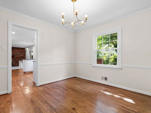 4th image of 814 Fordham St
