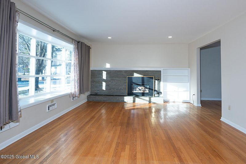 5th image of 8 Compton Place