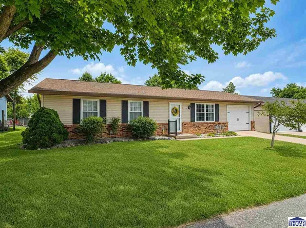 2358 E Clayton Dr, Terre Haute, IN 47802