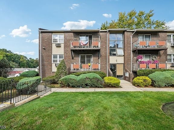 3rd image of 421 Bloomfield Ave APT C1