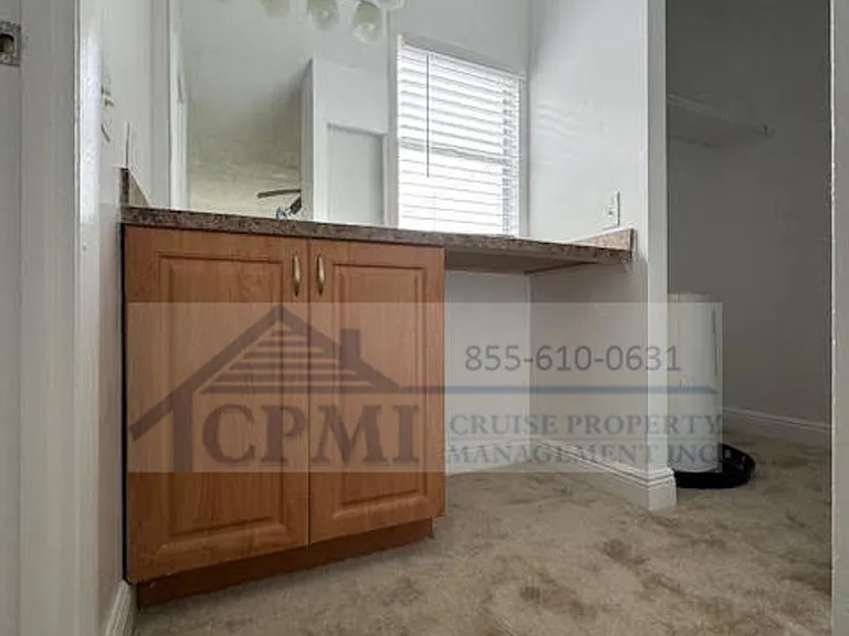 2930 Forest Hills Blvd — Photo 40