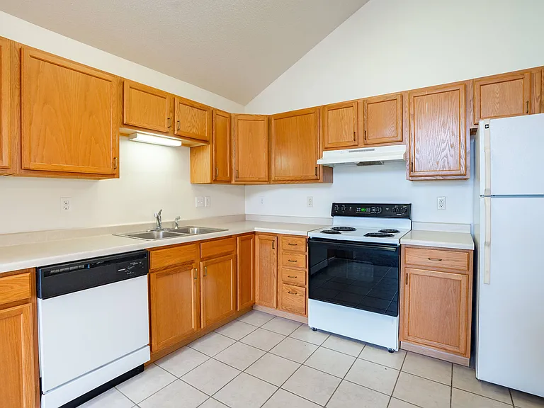 Fargo, ND Summit Point Apartments | 11A | Kitchen