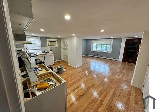 1st image of 11 Morton Sq