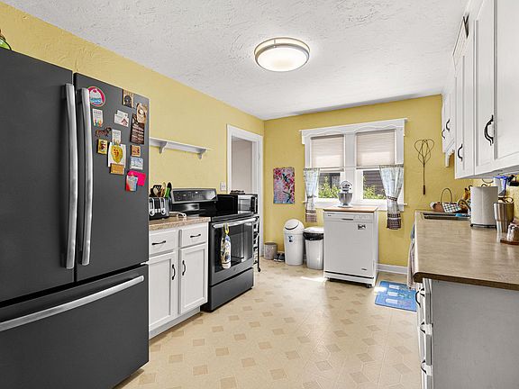 3rd image of 707 Saint Wenceslaus St